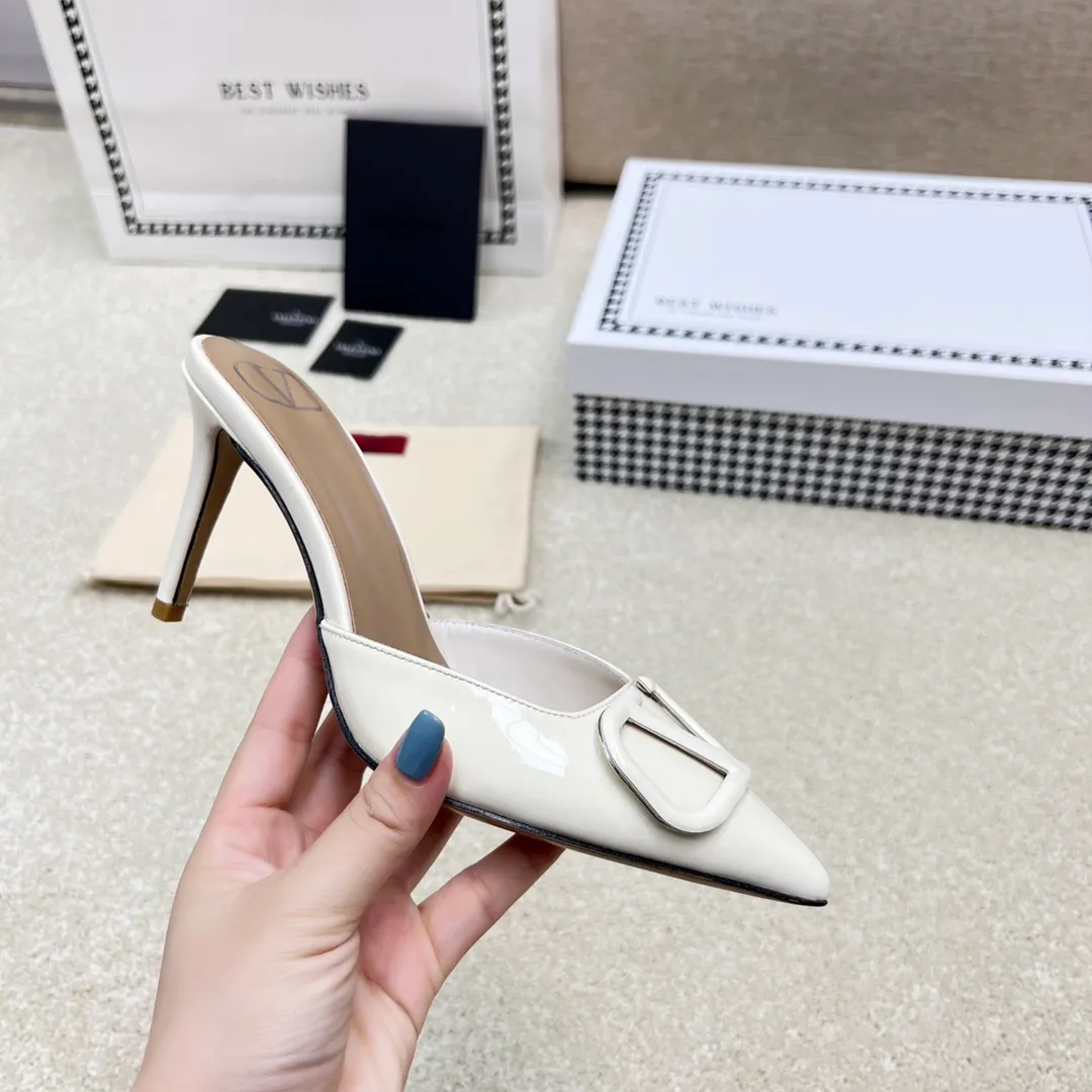 👟👟Ex-factory price 500👟👟 VALENTINO latest V Logo buckle back empty slippers 🔥🔥🔥 🕳️🕳️🕳️ Exclusive original 1-1 development, no goods without the original 〰 ɪɴѓᴏʀᴍᴀᴛɪᴏɴ 〰 Buckle: V-LoGo leather buckle Material: Imported patent leather Lining: full-grain sheepskin Outsole: Italian through-dyed cowhide Midsole: Italian original craft material Process: computer stitching, machine shaping Heel height: 4.0/8cm Made in Italy 🇮🇹 Ready-made code: 35 36 37 38 39 Ready-made custom code: 34 40 41 Delivery period 1-3 days Not retreating